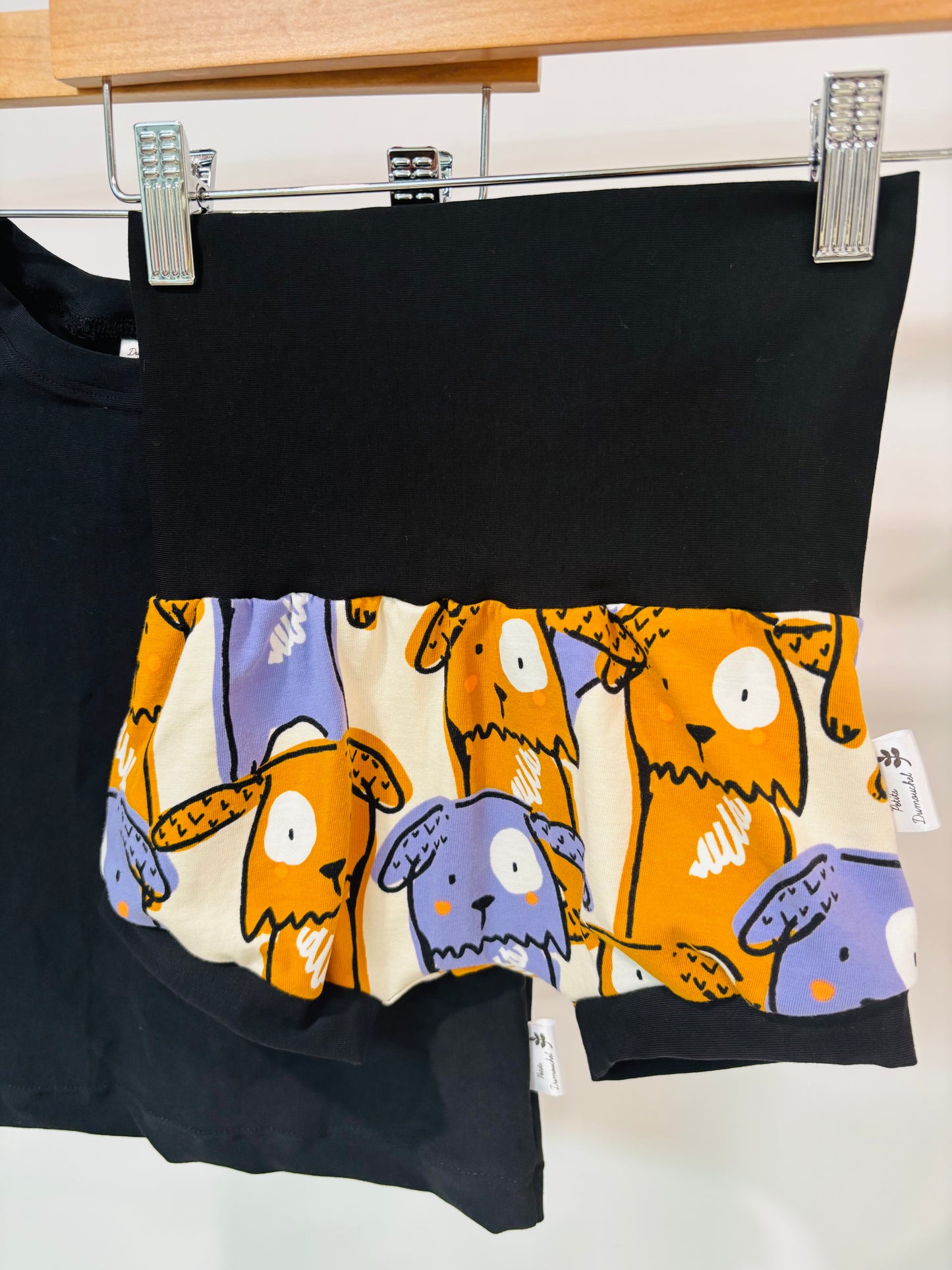 Short évolutif chien coloré