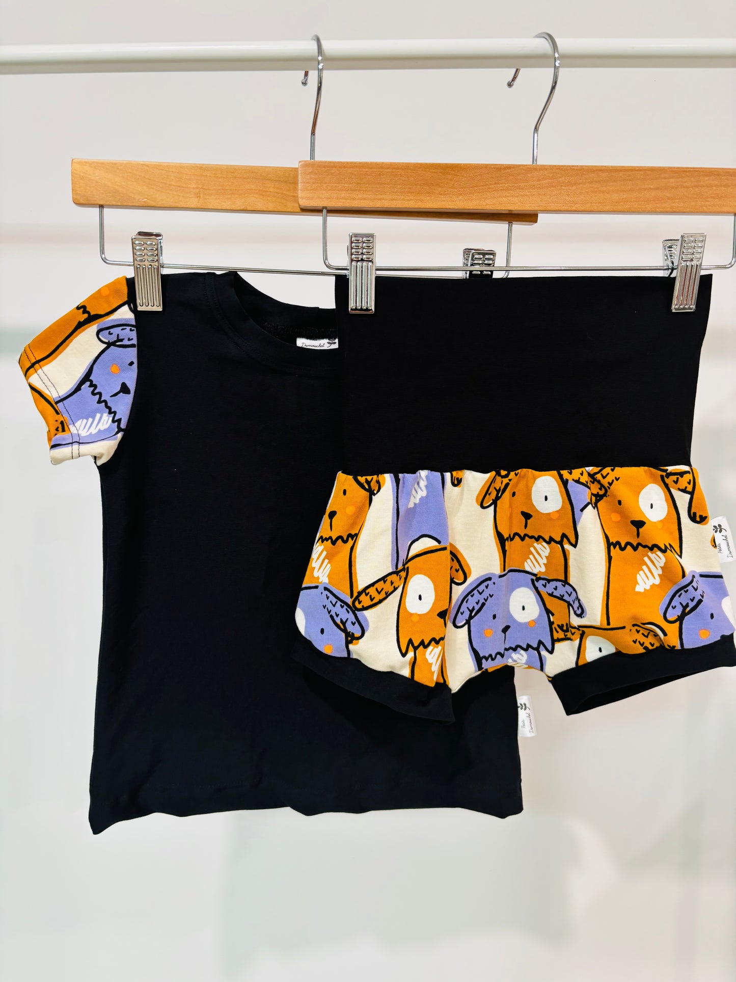 Short évolutif chien coloré
