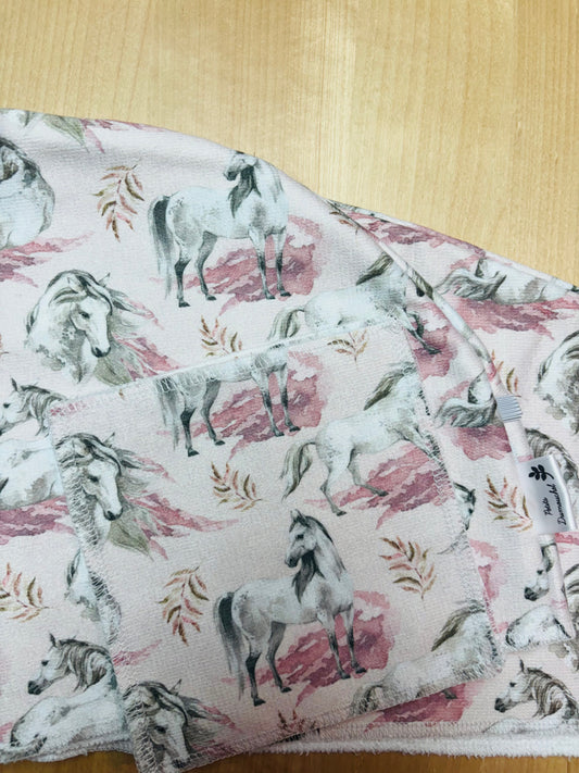 Serviette chevaux rosés
