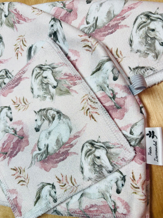 Serviette chevaux rosés