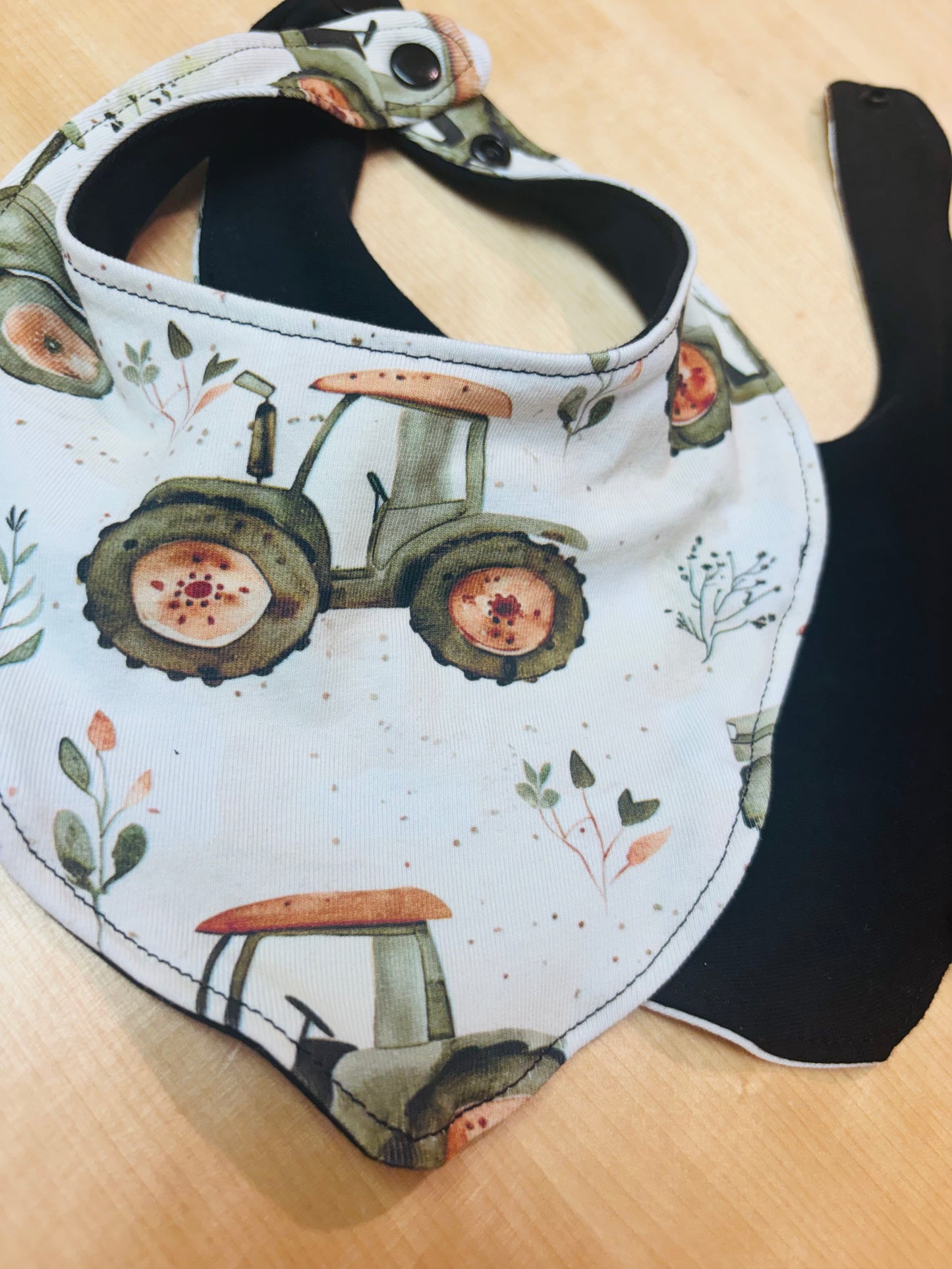 Bavoir doux tracteur