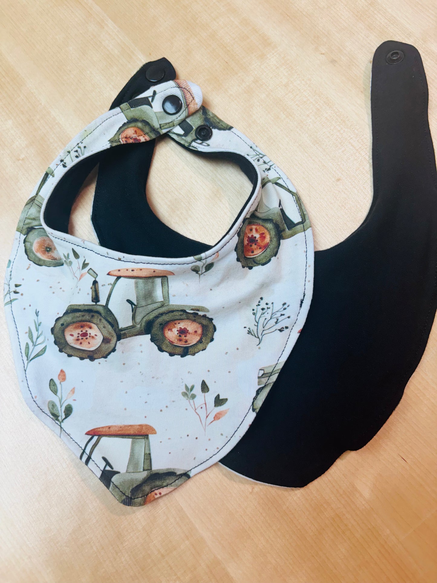 Bavoir doux tracteur