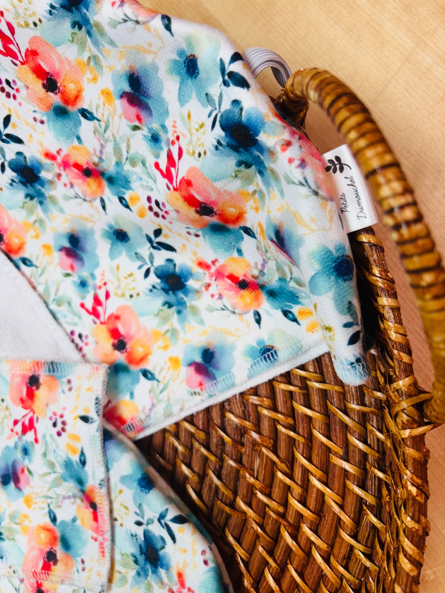 Serviette fleur colorée